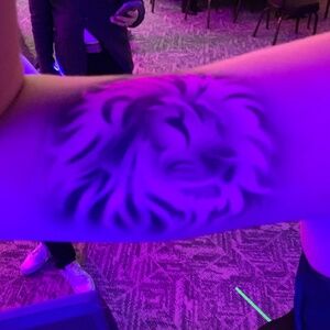 Meet your Posher, Addy